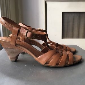 Clark’s Artisan sandal leather, stacked heel